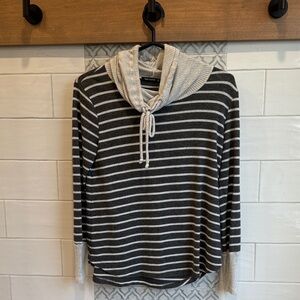 Pink Clover Gray and White Knit Sweater